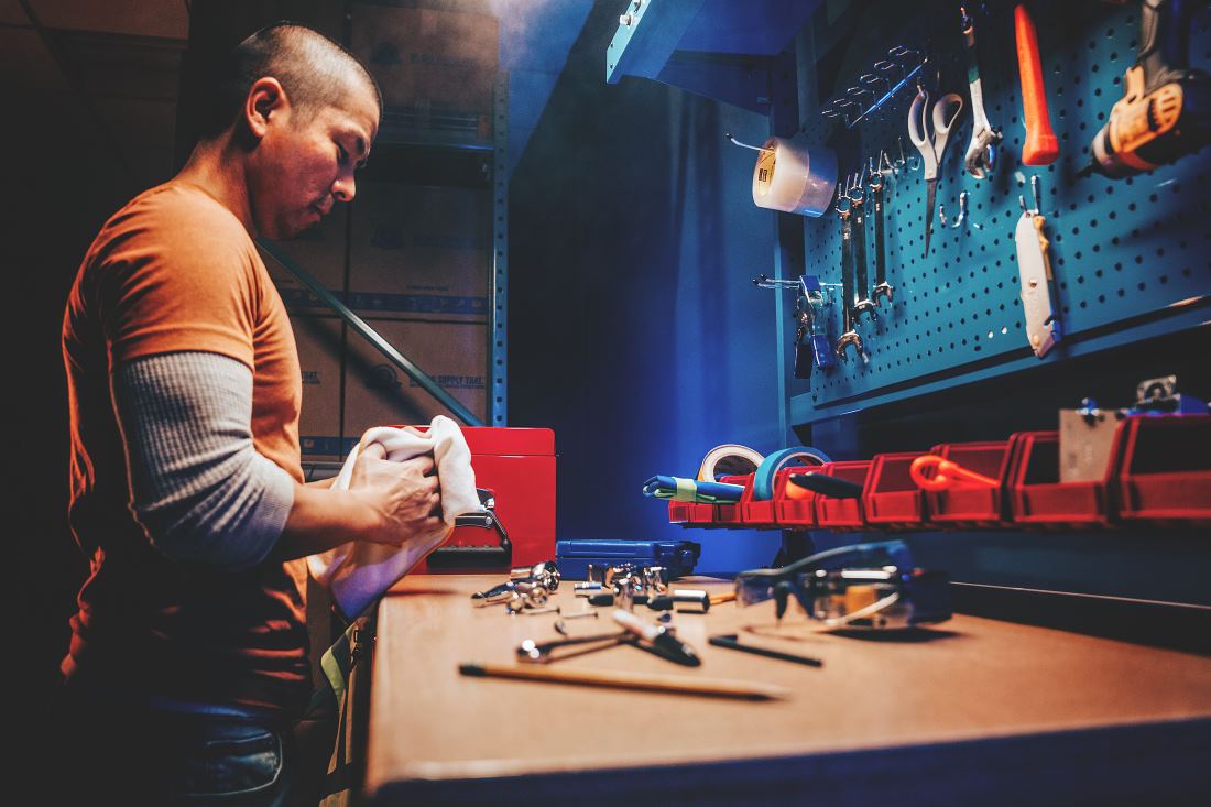 Explore portable workbench options for garage, woodworking, and more. Discover versatile, heavy-duty, and industrial choices.