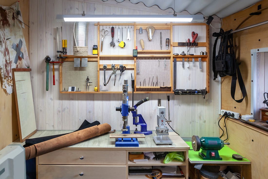 Is your workbench working as hard as you do? There’s no one-size-fits-all formula with workbenches. Instead, they come in a variety of configurations to suit a wide range of uses. Finding the right match is important to ensuring you can work efficiently and safely.